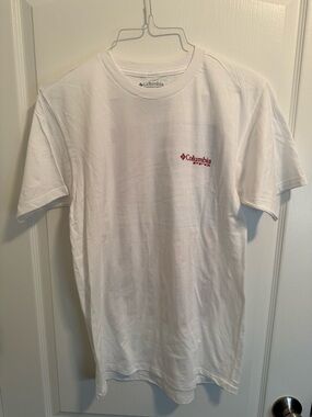 Columbia PFG Men’s White Tee with Red Logo and Back USA Flag Fishing Graphic - M